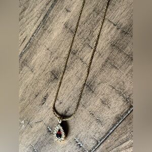 VINTAGE RUBY & RHINESTONE 18 inch TEARDROP PENDANT NECKLACE Goldtone mesh chain